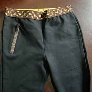 Louis Vuitton leggings. Size S (4-6).